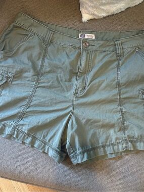 Faded Glory Olive Cargo Shorts with Utility Pockets